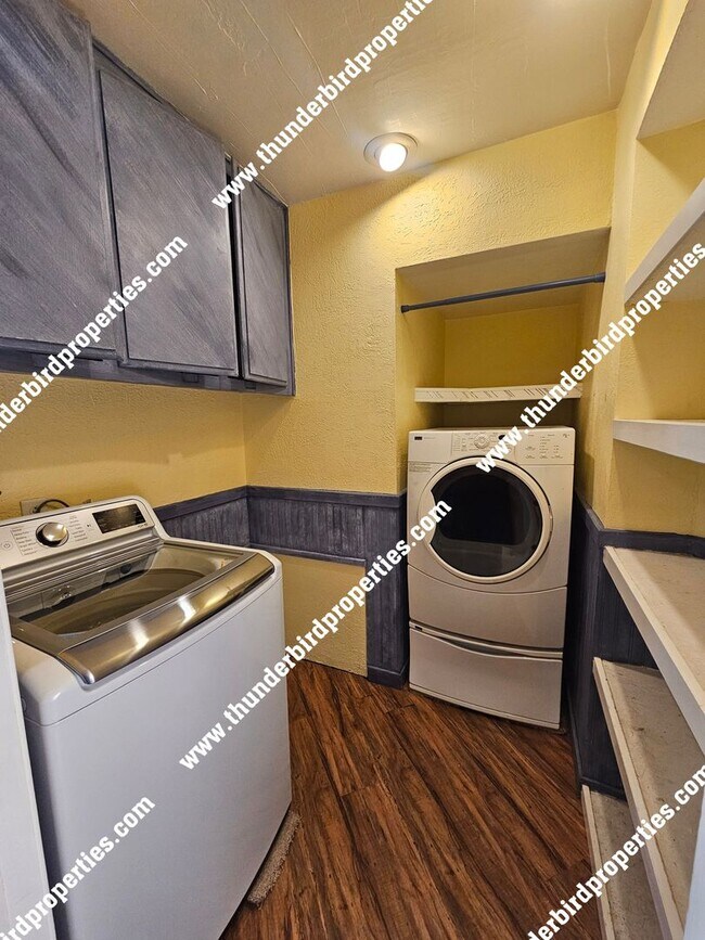 Building Photo - Lovely 3 bedroom, 2 baths in NE Heights!