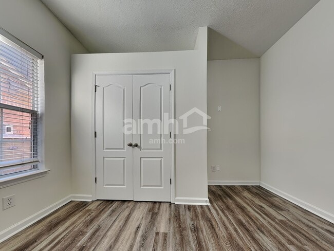 Building Photo - 3864 Lake Village Cv