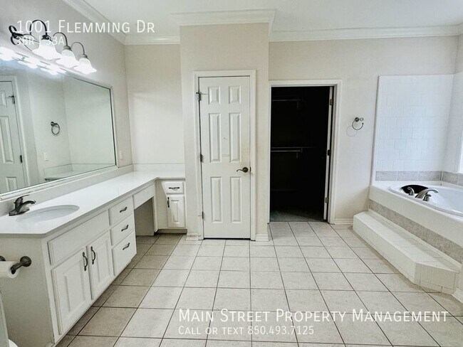 Building Photo - 1001 Fleming Dr