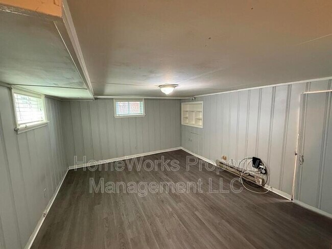 Building Photo - 125 Cherrydell Rd