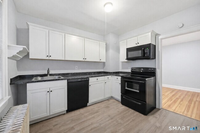 Building Photo - 94 Liberty St