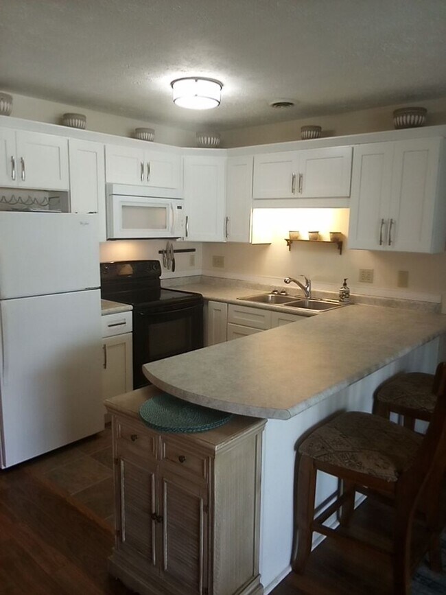 Building Photo - 1851 Colony Dr