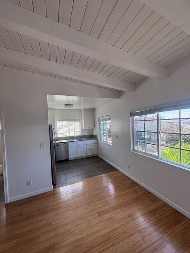 Building Photo - Welcome to 1828 Montrose St, located in the vibrant city of Los Angeles