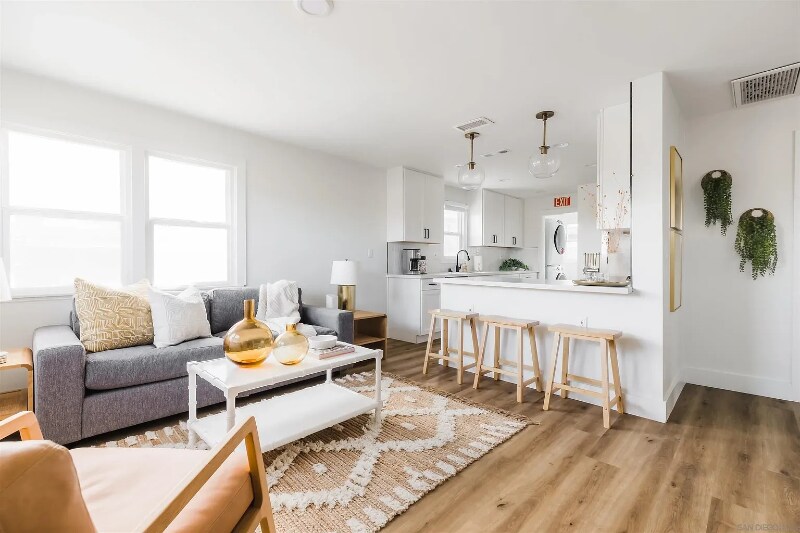 Building Photo - 1231 Center Ave