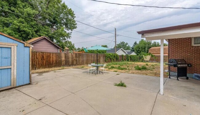 Building Photo - 10944 Larry Dr