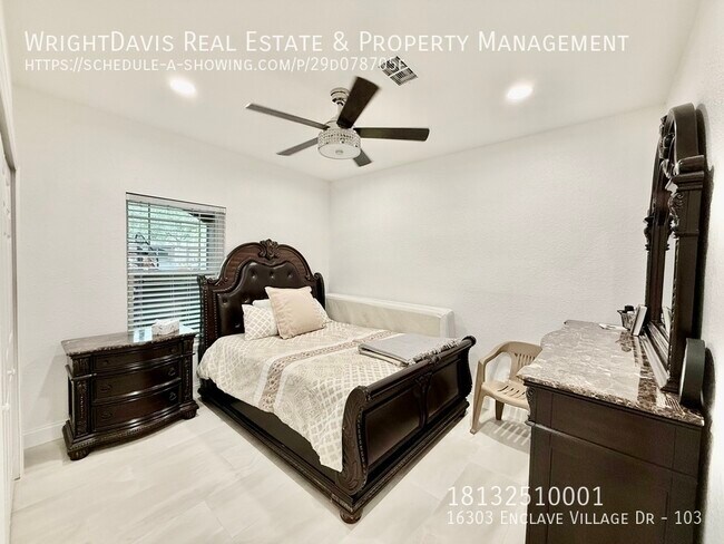 Building Photo - 16303 Enclave Village Dr