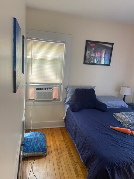 Building Photo - 20 Magoun St