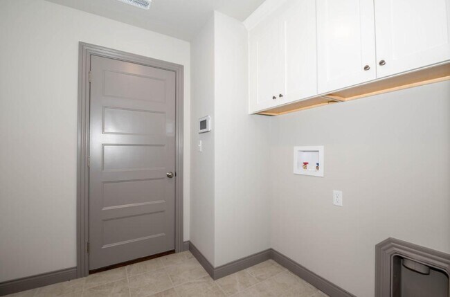 Building Photo - 5614 Bower Ln
