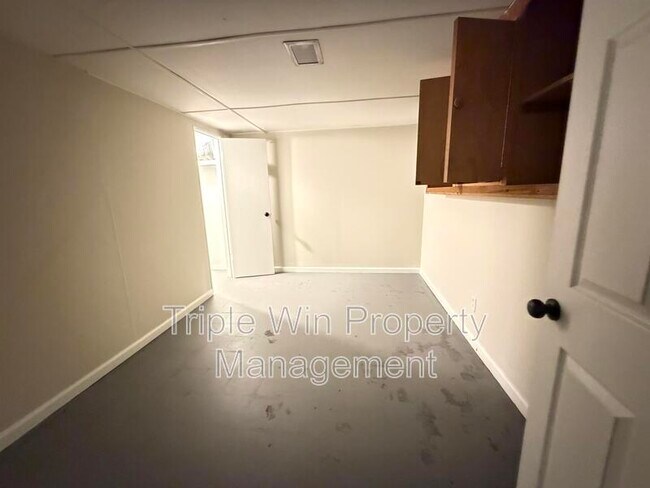 Building Photo - 10805 Landseer Dr