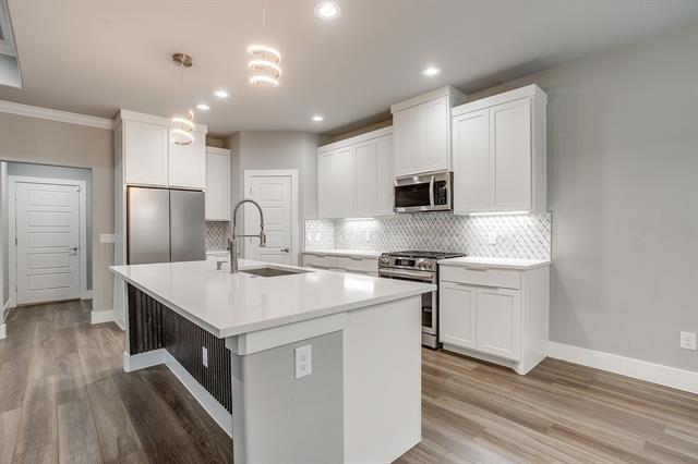 Building Photo - 1025 E Coral Way