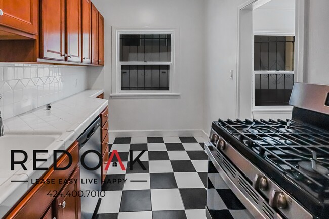 Building Photo - Magnificent Bright and Sunny Remodeled Stu...