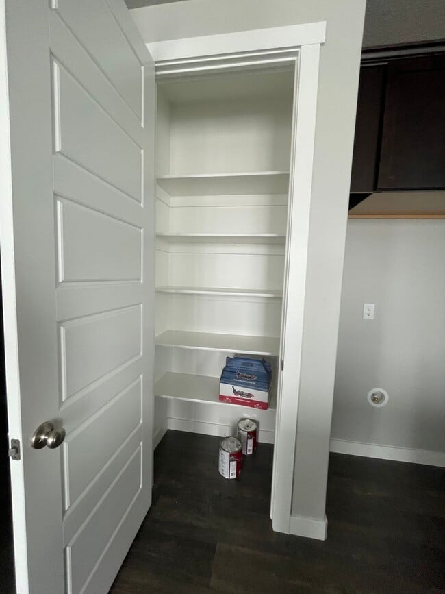 Building Photo - Beautiful house waiting JUST FOR YOU!!!!