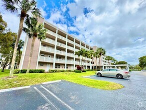Building Photo - 1075 Riverside Dr