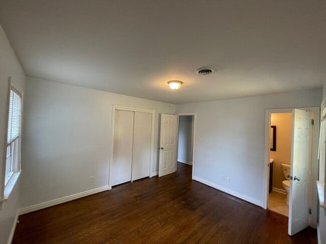 Building Photo - 3600 Ghent Dr
