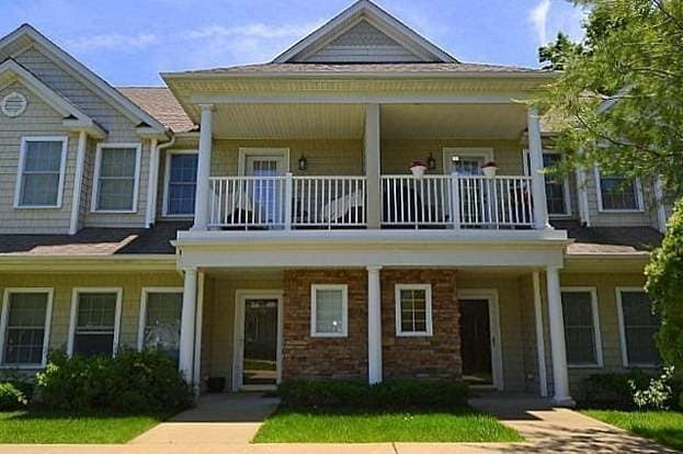 Building Photo - 28 Della Dr