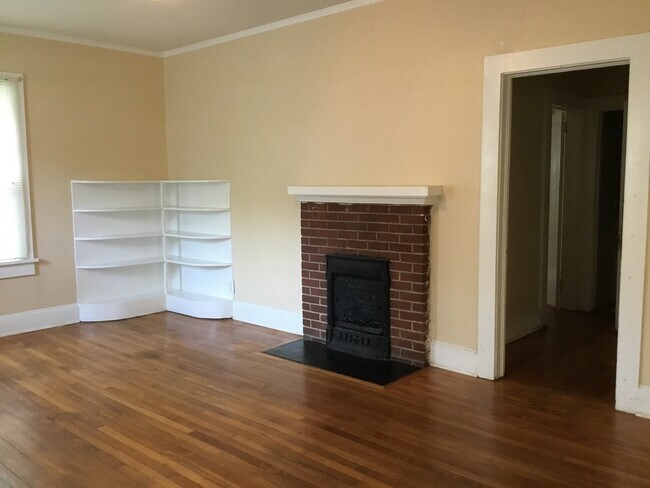 Building Photo - 448 Willowbrook Ave