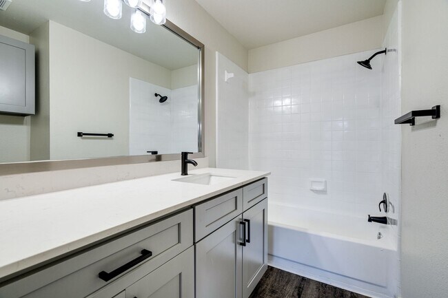 Building Photo - RIVER CROSSING ATX - 2BD/2.5BA - TOWNHOUSE - NEAR DOWNTOWN - NEW INTERIOR - $1495