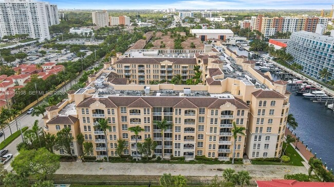 Building Photo - 3001 NE 185th St