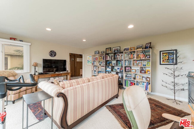 Building Photo - 28952 Selfridge Dr