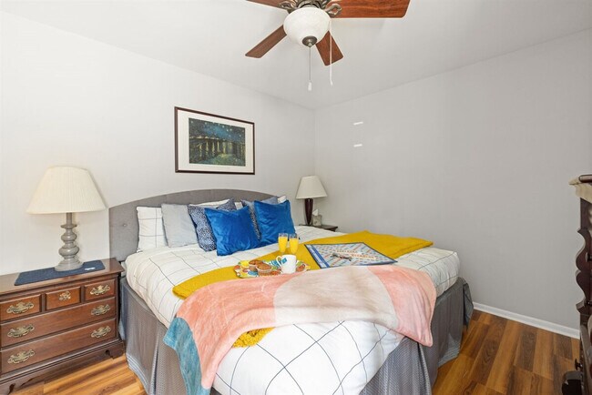 Building Photo - 500 Oak Ave