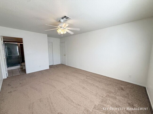 Building Photo - 2840 Lone Cliff Dr