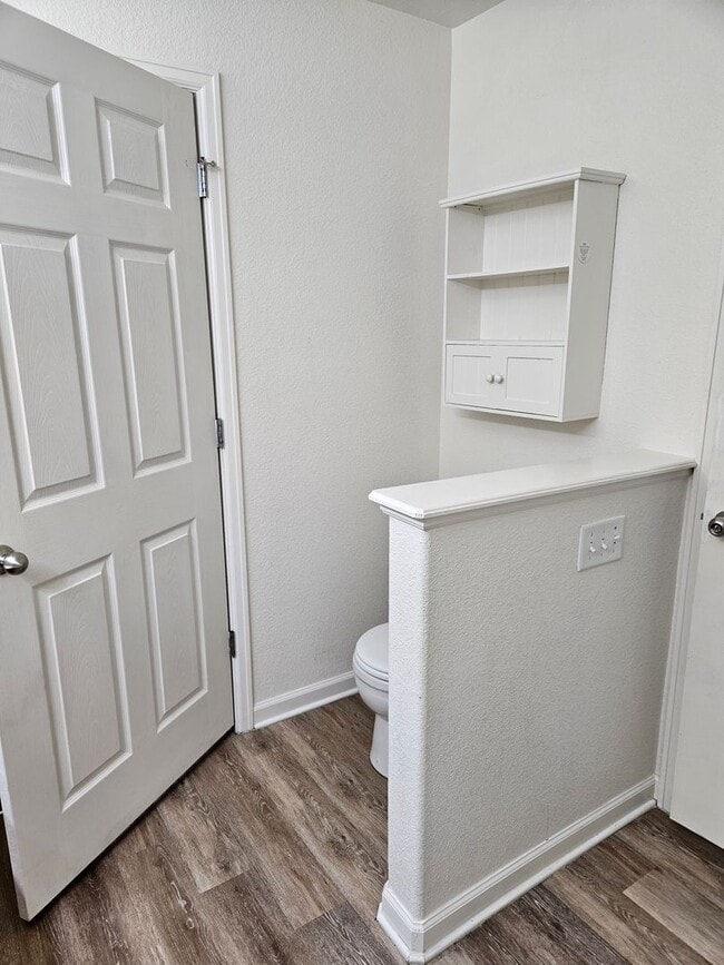 Building Photo - Amazing price amazing location 2 bdrm Condo avail: 7/16