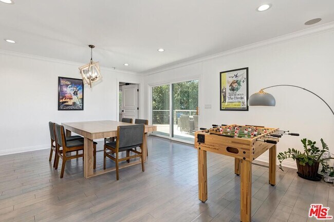 Building Photo - 3201 Bonnie Hill Dr