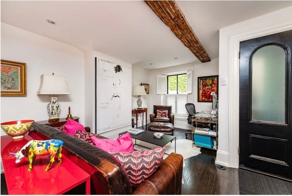 Building Photo - 22 Joy St