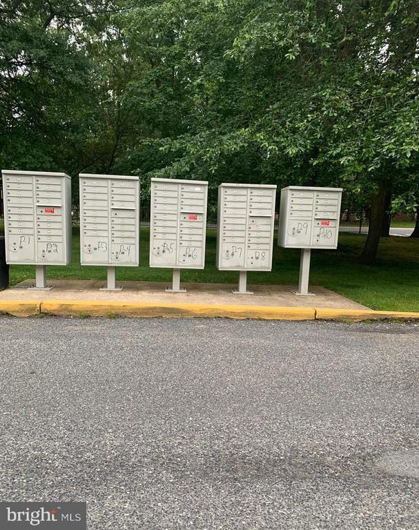 Building Photo - 102 STONEHURST Ct