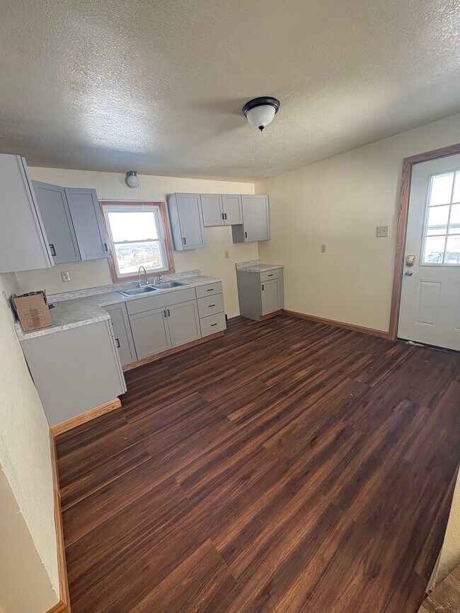 Building Photo - 143 Poplar Rd