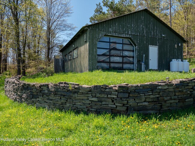 Building Photo - 483 Travis Hill Rd