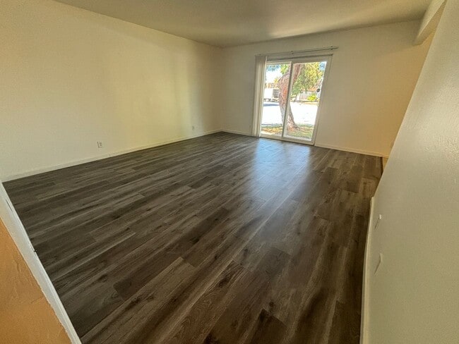 Building Photo - 1708 Ross Cir
