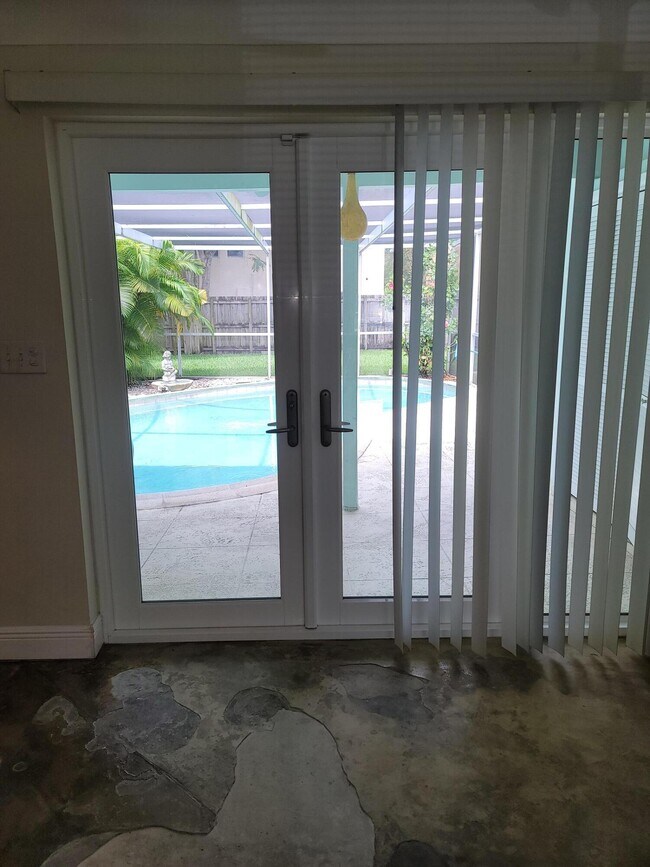 Building Photo - 1680 NE 34th Lane B Oakland Park Fl 33334