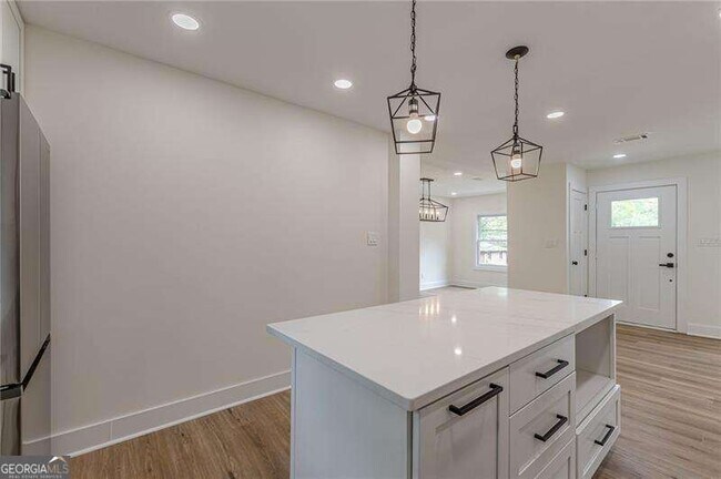 Building Photo - 525 Rosemont Dr