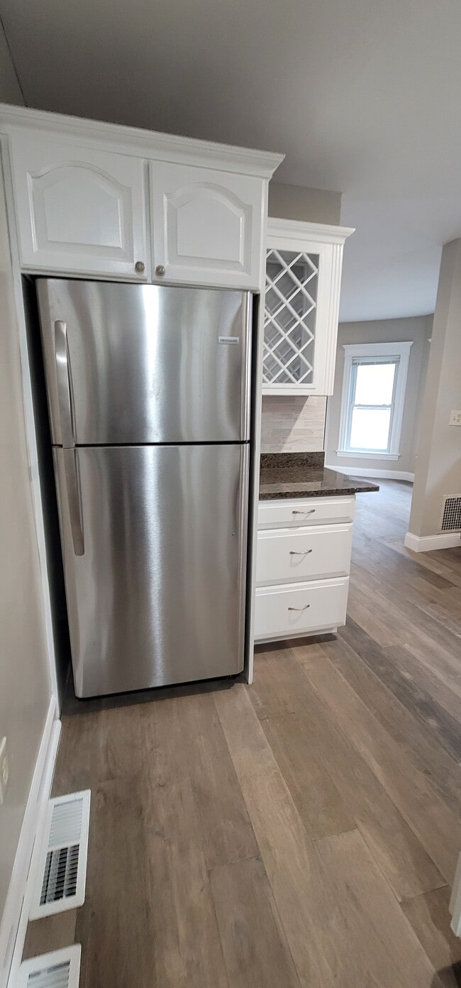 Building Photo - 16 Ayer Pl