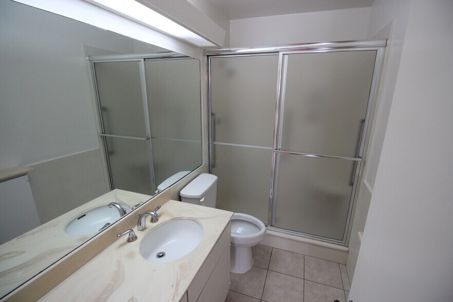 Building Photo - 8401 N New Braunfels Ave