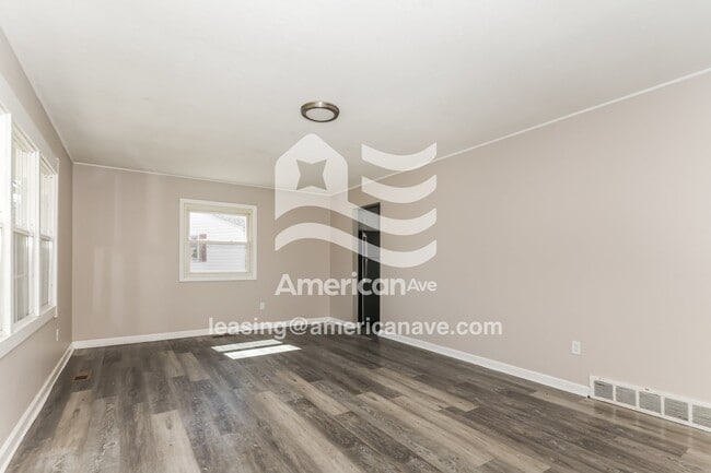 Building Photo - 2195 Mountview Cir