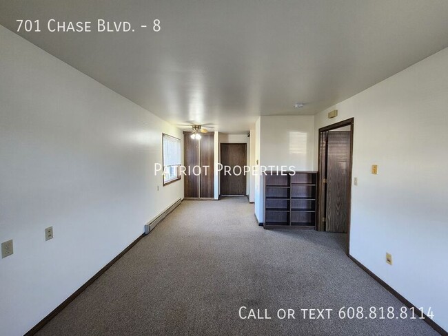 Building Photo - 1 bedroom/ 1 bath apartment in Sun Prairie...