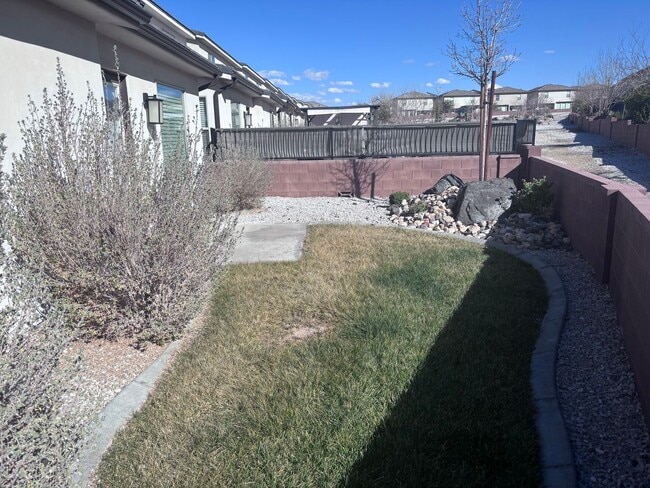 Building Photo - 4 bed | 2 1/2 bath | 2 car garage in Desert Canyon with washer/dryer/fridge