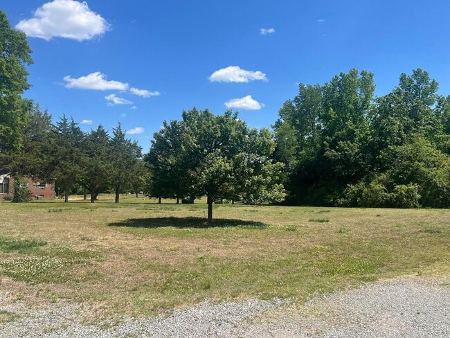 Building Photo - Rancher on 6.79 Acre Lot