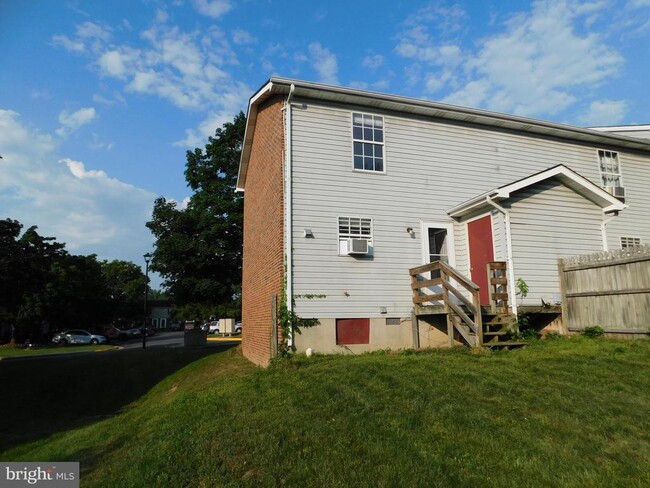 Building Photo - 230 Waterford Ln
