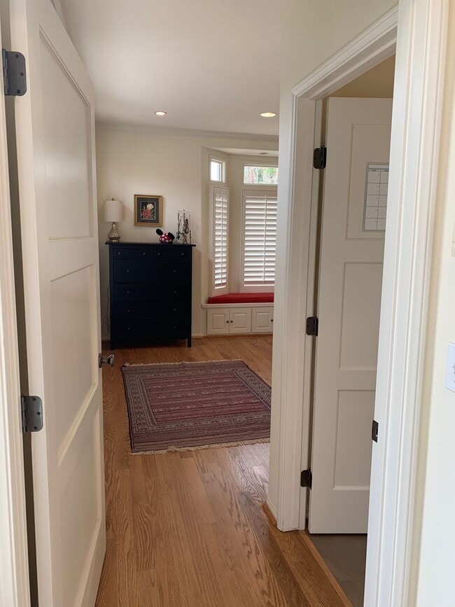 Building Photo - Adorable Remodeled 3 Bedroom home in Point...