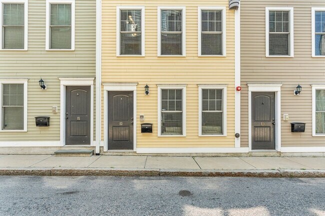 Building Photo - 83 Dresser St