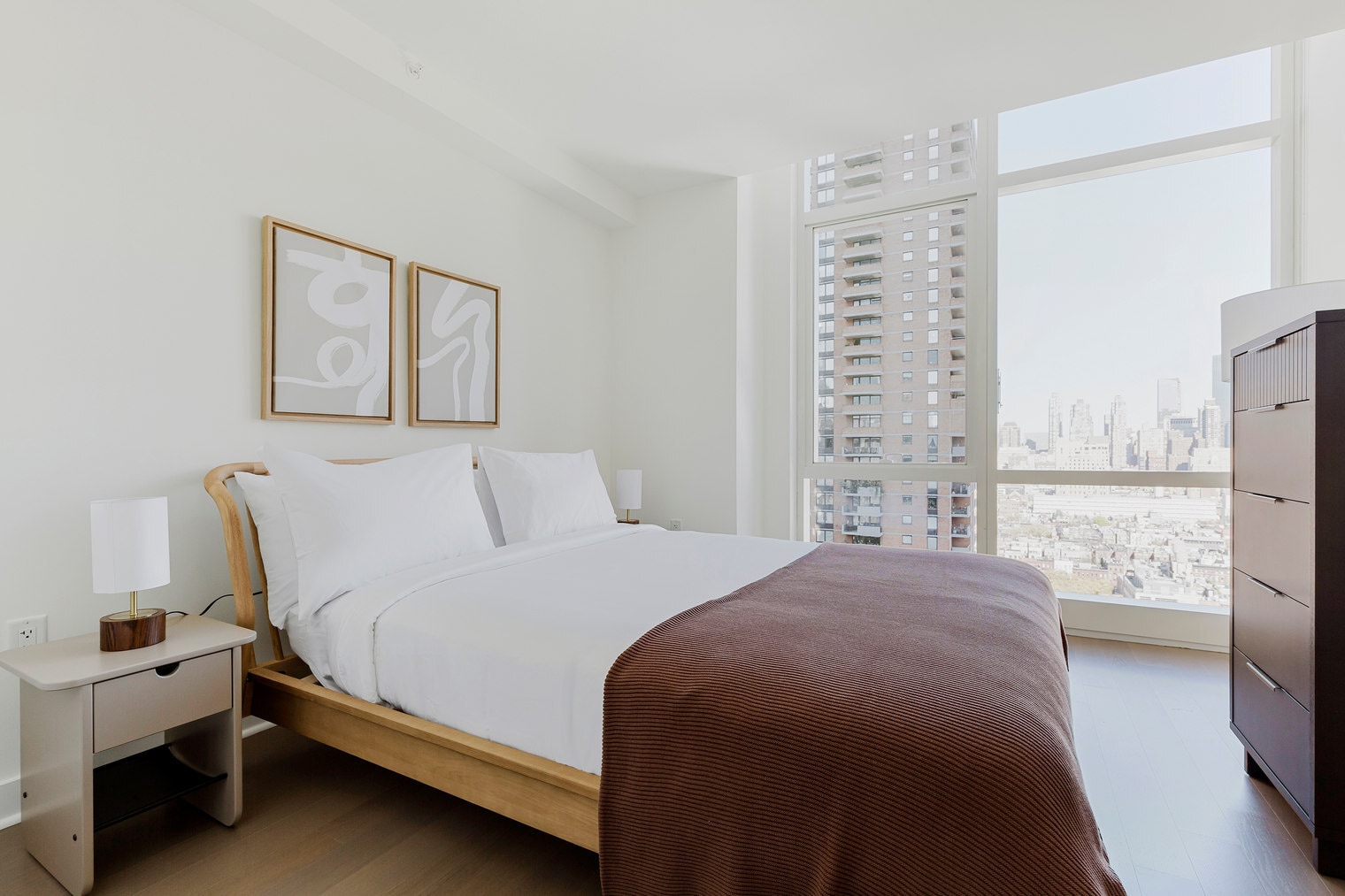 Building Photo - 450 W 42nd St