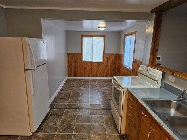 Building Photo - 2112 3rd St