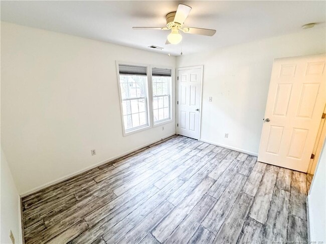 Building Photo - 758 Blue Bird Dr
