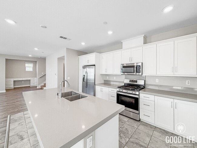 Building Photo - Beautiful 4BD/4BA Townhouse in Otay Ranch ...