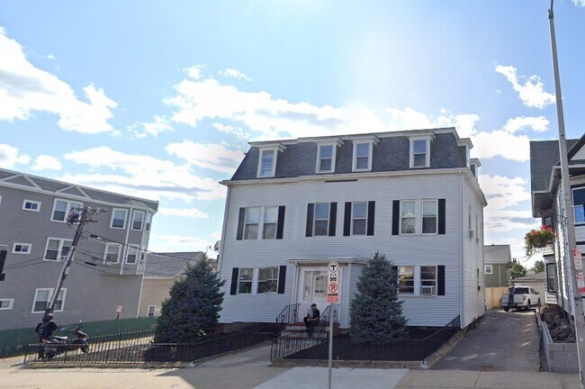Primary Photo - 332 Main St