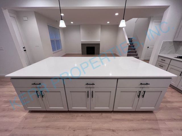 Building Photo - FREE RENT! Spacious 4-Bedroom Home in Happ...