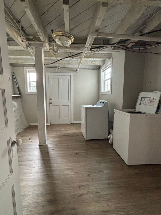 Building Photo - 3 Bedroom 3 Bathroom near downtown Athens - 1 bedroom available